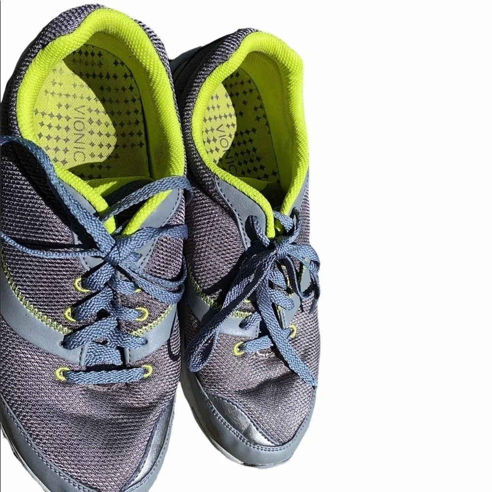 Vionic Kona size 8 1/2 1st Ray Technology tennis shoes